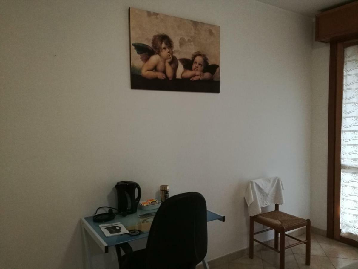 Camera Privata Otel Pomezia Dış mekan fotoğraf